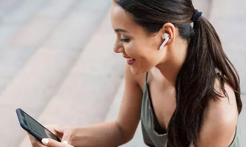 இயர்போன் பயன்பாடு பலமடங்கு அதிகரிப்பு - காதுகளை பாதிக்கும் என நிபுணர்கள் எச்சரிக்கை