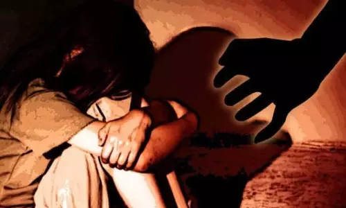 ஐதராபாத் விடுதியில் 11 மாணவிகளை மிரட்டி பலாத்காரம்- காவலாளி ஜெயிலில் அடைப்பு