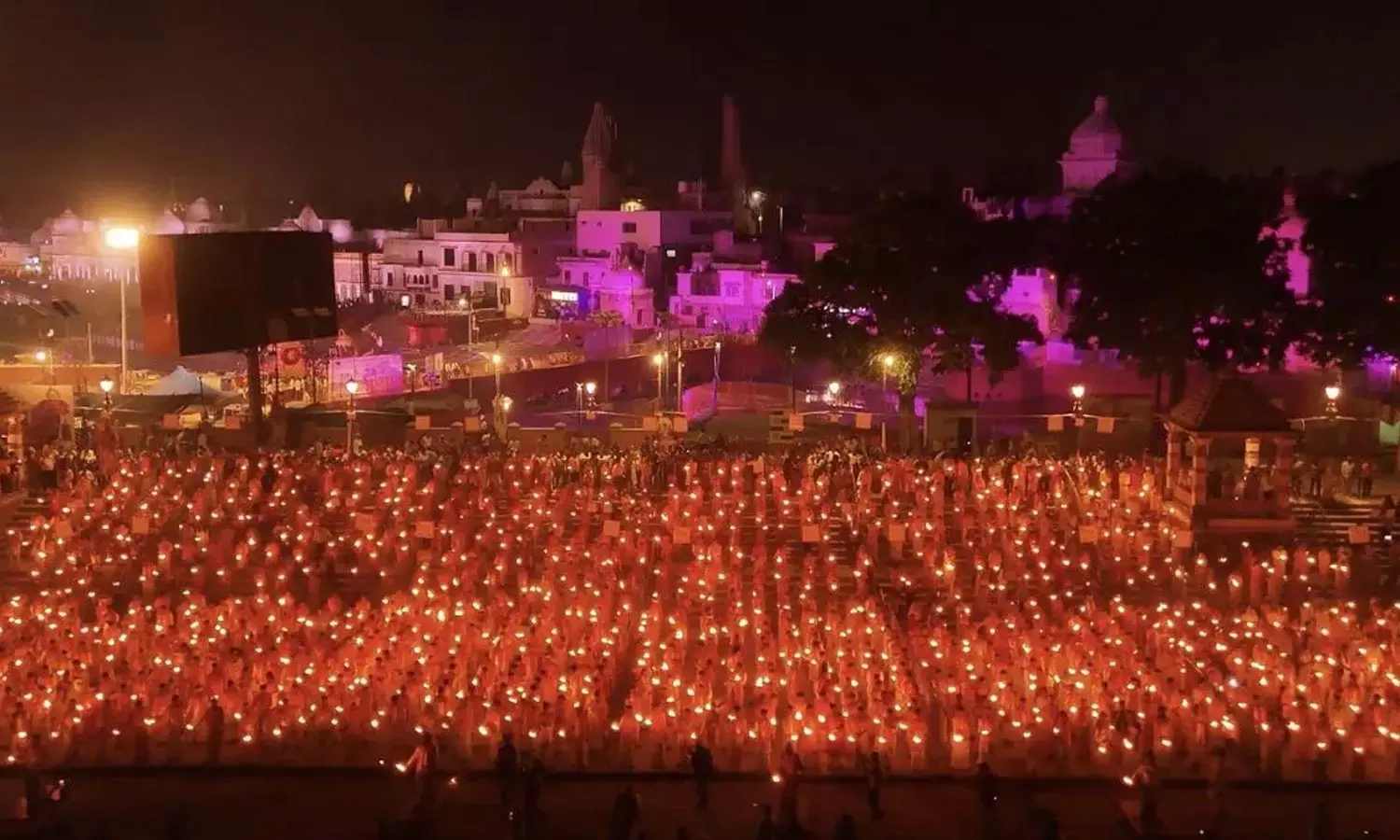 அயோத்தியில் 26 லட்சம் தீபம் ஏற்றி உலக சாதனை: யோகி ஆதித்யநாத் பெருமிதம் அயோத்தியில் 26 லட்சம் தீபம் ஏற்றி உலக சாதனை: யோகி ஆதித்யநாத் பெருமிதம்