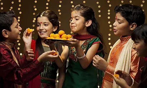 தீபாவளி பண்டிகை... மகிழ்ச்சியை பகிர்ந்து கொள்வோம்