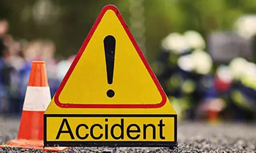 சென்னை அரும்பாக்கத்தில் பைக் மீது ஆம்னி பேருந்து மோதி விபத்து- பெண் பலி