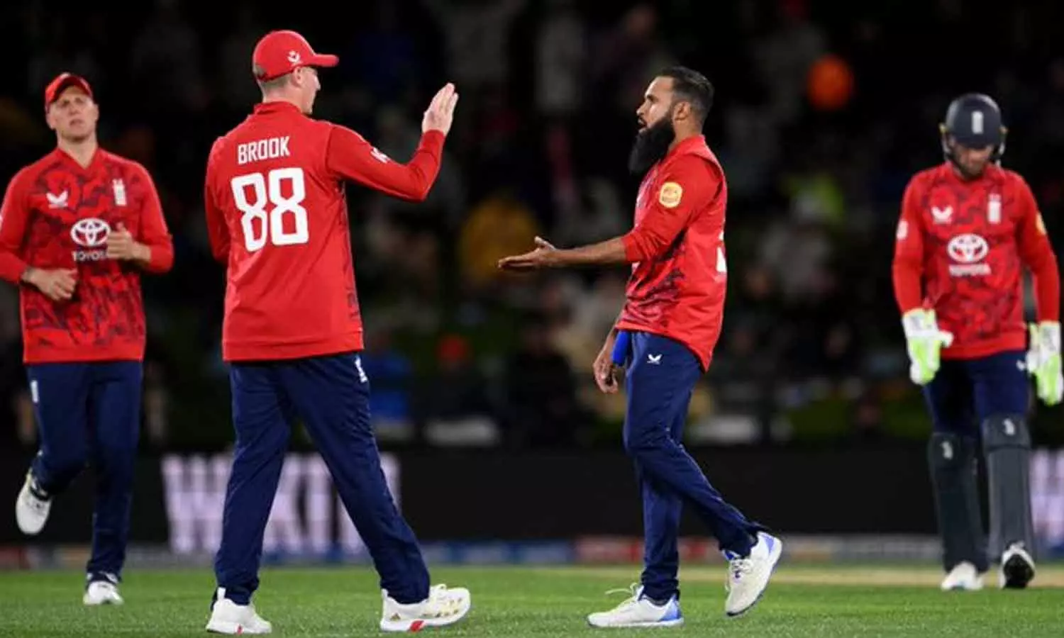 நியூசிலாந்தை 65 ரன்கள் வித்தியாசத்தில் வீழ்த்தியது இங்கிலாந்து நியூசிலாந்தை 65 ரன்கள் வித்தியாசத்தில் வீழ்த்தியது இங்கிலாந்து