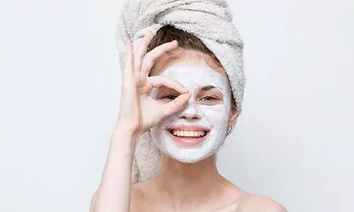 இனி பார்லர் போக வேண்டாம் - தயிர் இருந்தாலே போதும் முகம் பளபளக்கும்..!