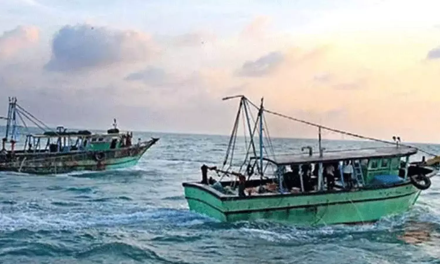 மீனவர்கள் கடலுக்கு செல்ல வேண்டாம் - மீன்வளத்துறை அறிவிப்பு