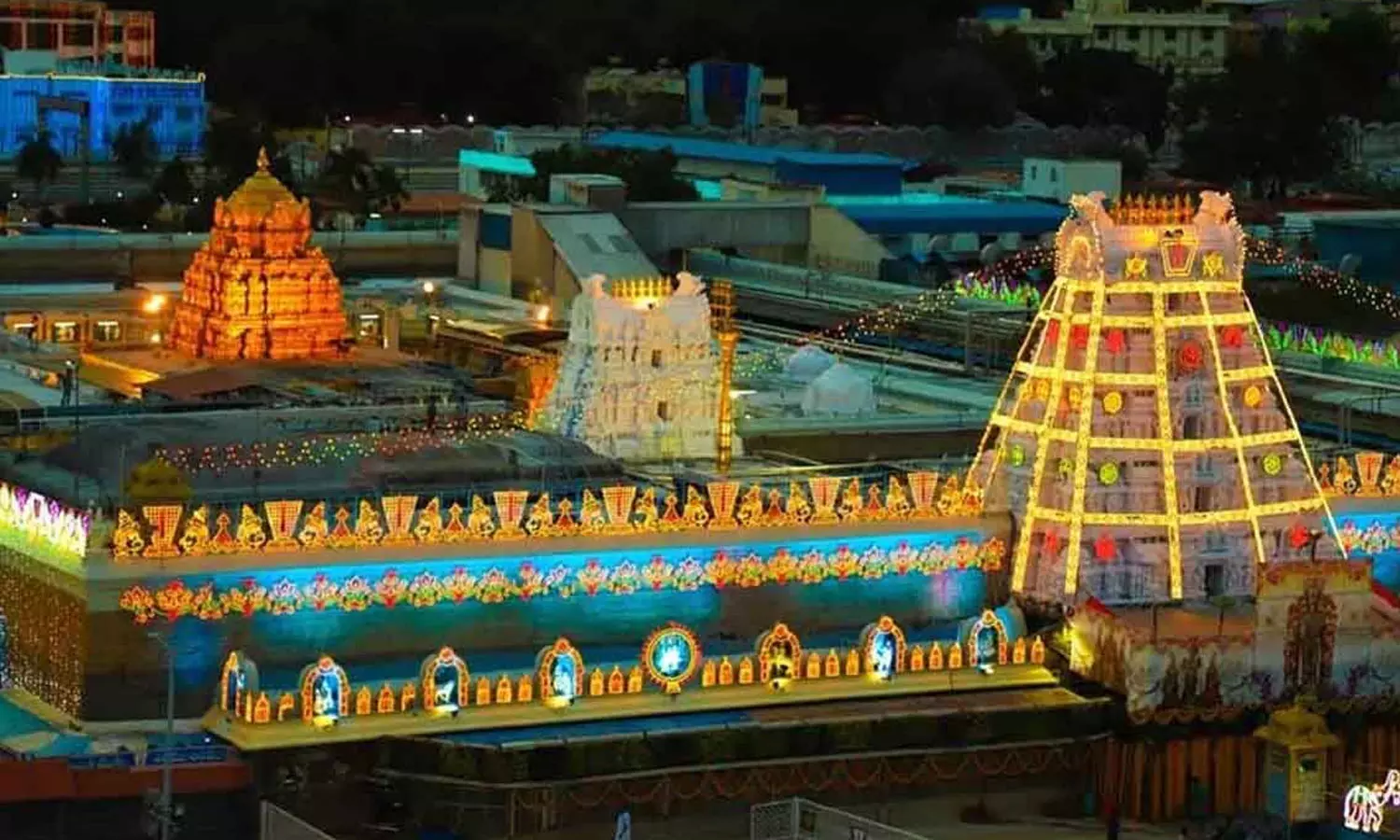 தீபாவளி ஆஸ்தானம் கோலாகலம் - திருப்பதி கோவிலில் கூட்டம் அலைமோதியது தீபாவளி ஆஸ்தானம் கோலாகலம் - திருப்பதி கோவிலில் கூட்டம் அலைமோதியது