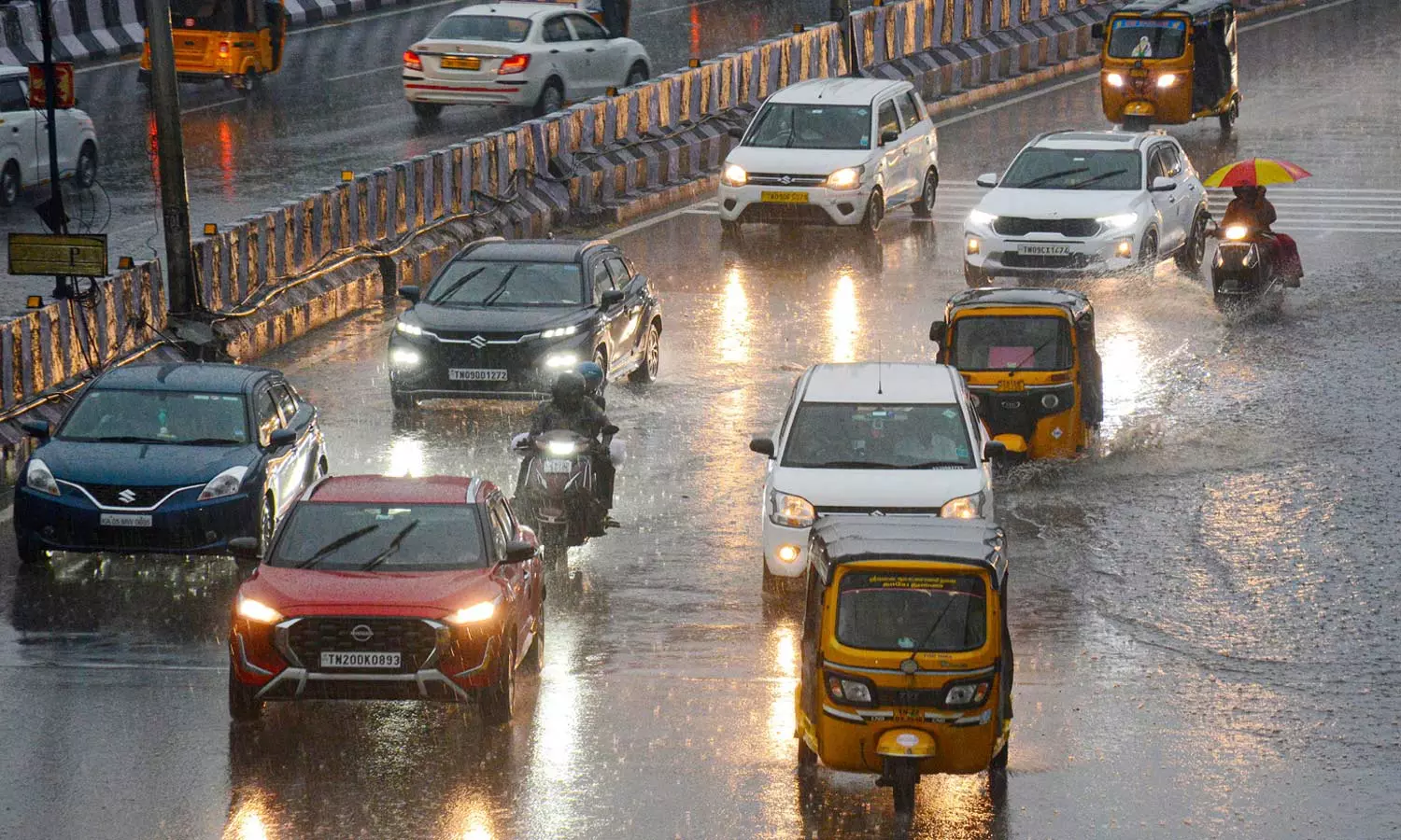 புதுச்சேரிக்கு 2 நாட்கள் ரெட் அலர்ட் - வானிலை மையம் அறிவிப்பு புதுச்சேரிக்கு 2 நாட்கள் ரெட் அலர்ட் - வானிலை மையம் அறிவிப்பு