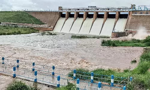 முழு கொள்ளளவை எட்டிய வைகை அணை நீர்மட்டம்: 5 மாவட்டங்களுக்கு 3-ம் கட்ட வெள்ள அபாய எச்சரிக்கை
