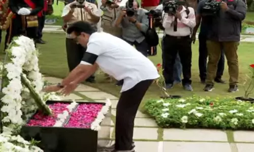 காவலர் வீரவணக்க நாள்- முதலமைச்சர் மு.க.ஸ்டாலின் மரியாதை