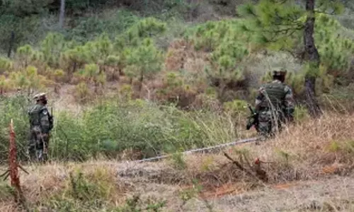 எல்லையில் ஊடுருவ காத்திருக்கும் 120 பாகிஸ்தான் ஆதரவு பயங்கரவாதிகள்: இந்திய ராணுவம் தொடர்ந்து கண்காணிப்பு