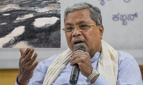 பெங்களூரு சாலைகளில் உள்ள பள்ளங்கள் ஒரு வாரத்திற்குள் சரி செய்யப்பட வேண்டும்: அதிகாரிகளுக்கு சித்தராமையா உத்தரவு