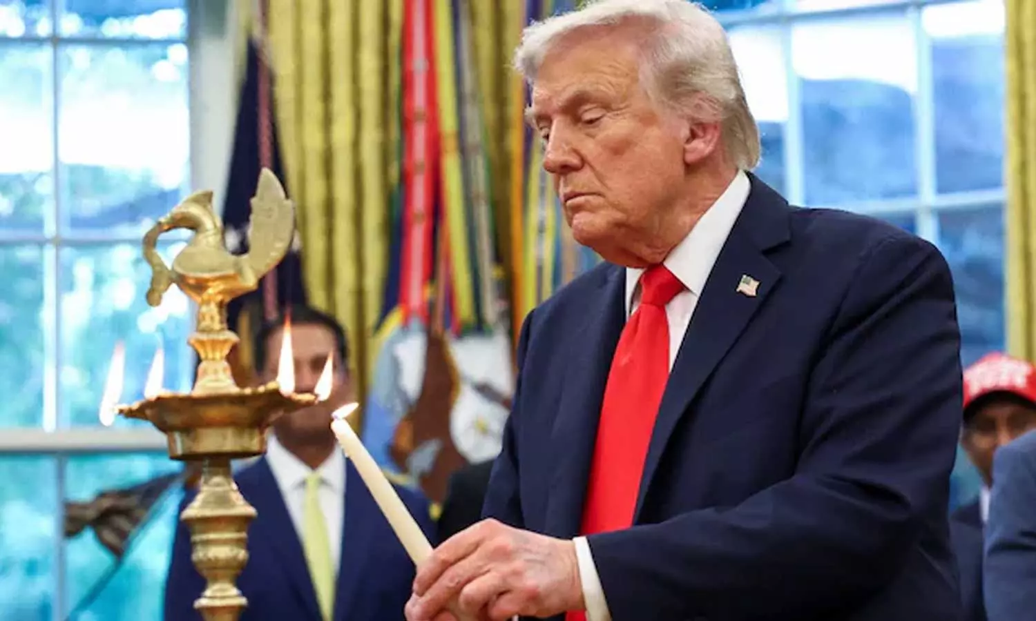 VIDEO: வெள்ளை மாளிகையில் விளக்கேற்றி தீபாவளி கொண்டாடிய அமெரிக்க அதிபர் டிரம்ப் VIDEO: வெள்ளை மாளிகையில் விளக்கேற்றி தீபாவளி கொண்டாடிய அமெரிக்க அதிபர் டிரம்ப்