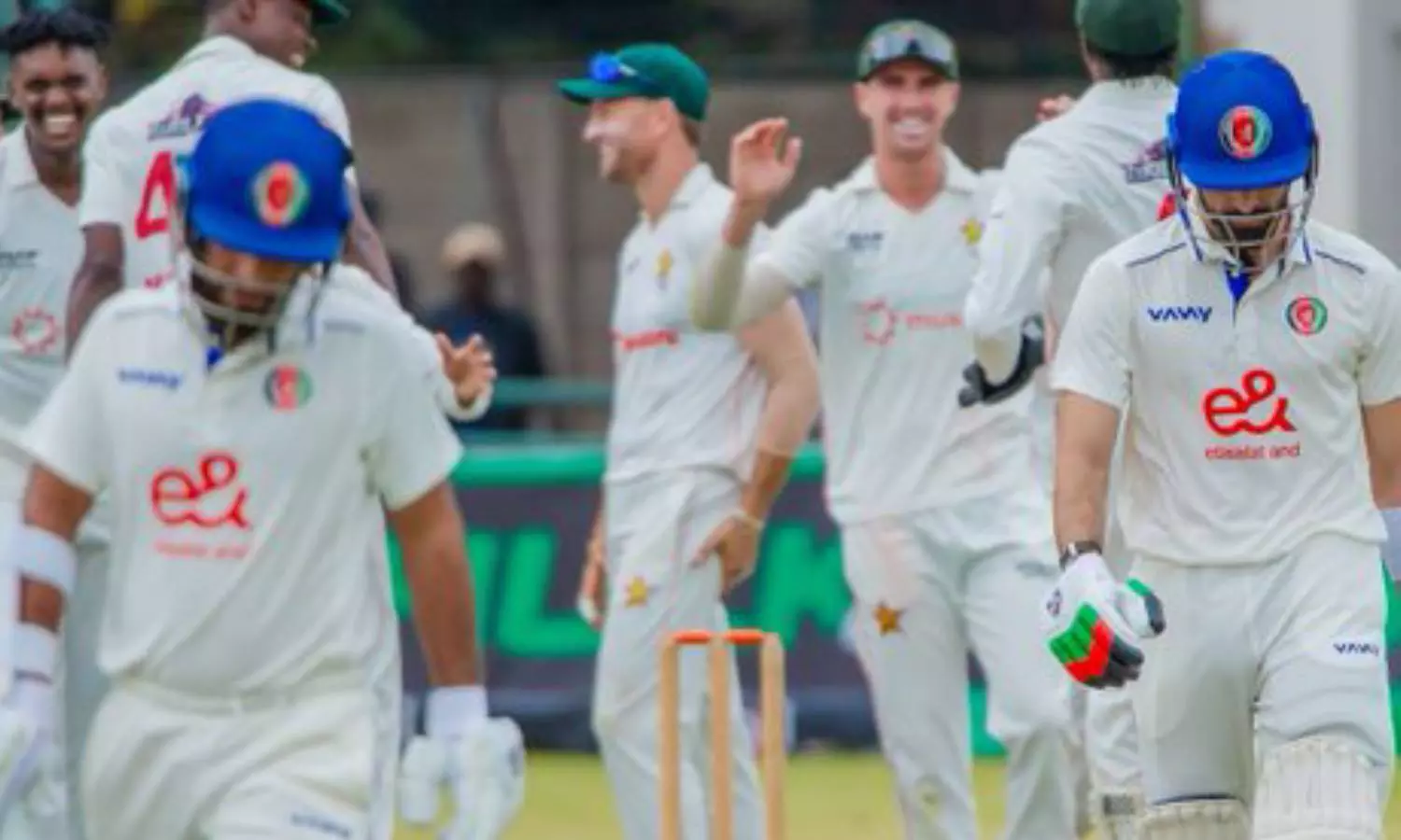 ஆப்கானிஸ்தானுக்கு ஆப்பு வைத்த ஜிம்பாப்வே- இன்னிங்ஸ் வெற்றி பெற்று அசத்தல்