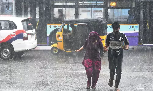 சென்னை உள்ளிட்ட 14 மாவட்டங்களில் அடுத்த 3 மணி நேரத்திற்கு மழை தொடரும்