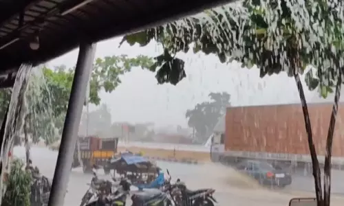 விழுப்புரத்தில் கொட்டி தீர்க்கும் கனமழை - அவசர உதவி எண்கள் அறிவிப்பு