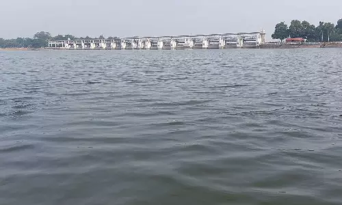 தொடர் கனமழை - முழு கொள்ளளவை எட்டும் பூண்டி ஏரி