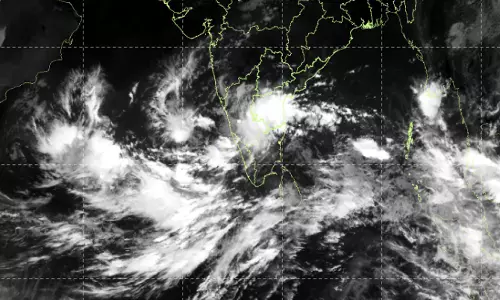 12 மணிநேரத்தில் வலுப்பெறுகிறது ஆழ்ந்த காற்றழுத்த தாழ்வுப் பகுதி