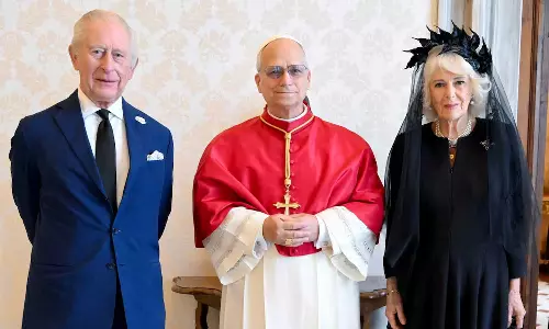 கடந்த 500 ஆண்டுகளில் முதல் முறையாக போப் மற்றும் இங்கிலாந்து மன்னர் ஒன்றாக பிரார்த்தனை