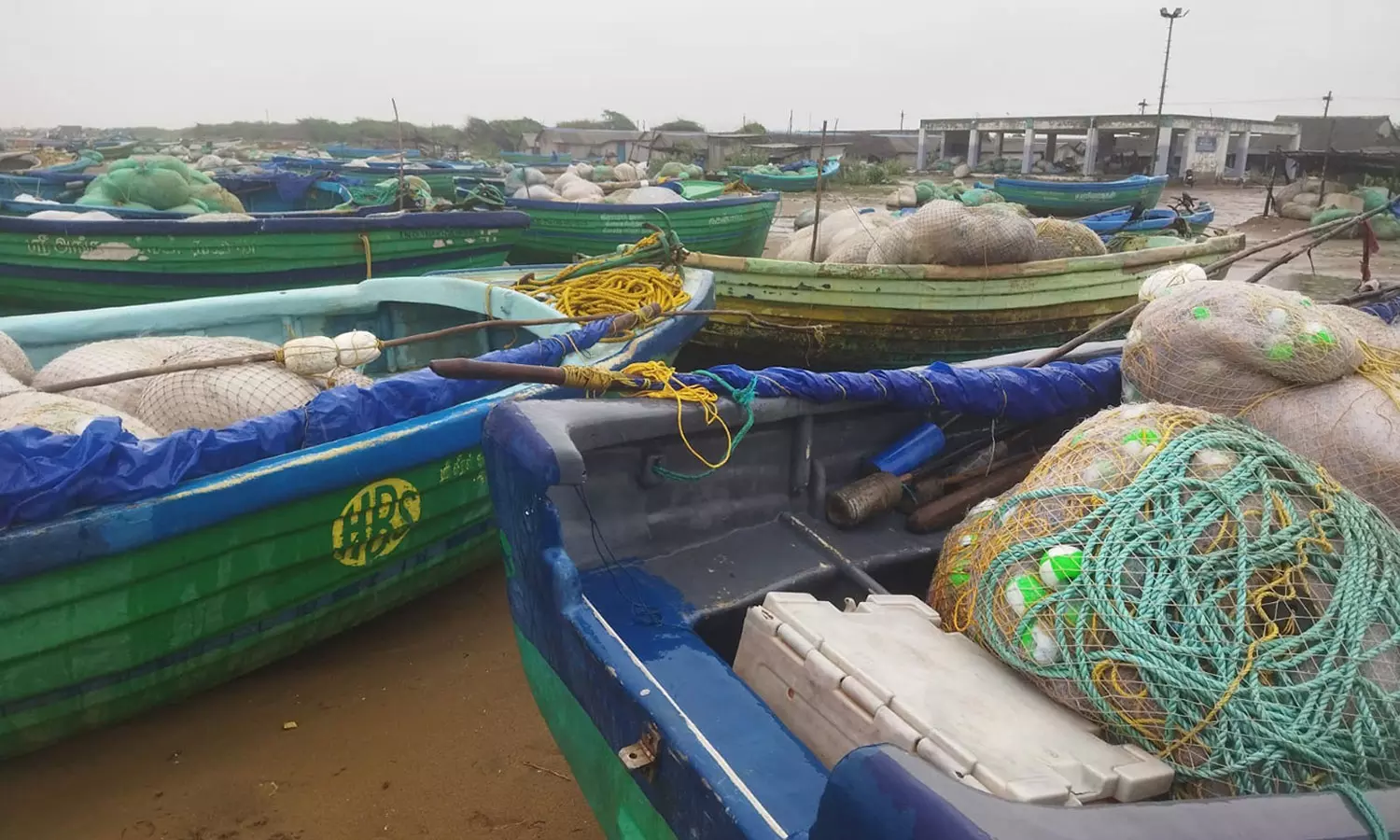 7-வது நாளாக வேதாரண்யம் மீனவர்கள் கடலுக்கு செல்லவில்லை: மீன் வர்த்தகம் பாதிப்பு 7-வது நாளாக வேதாரண்யம் மீனவர்கள் கடலுக்கு செல்லவில்லை: மீன் வர்த்தகம் பாதிப்பு