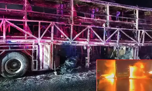 ஆந்திராவில் ஆம்னி பேருந்து தீப்பிடித்து எரிந்து 15 பேர் உயிரிழப்பு- சந்திரபாபு நாயுடு இரங்கல்