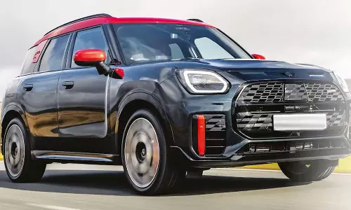 ஆல் வீல் டிரைவ் வேரியண்ட்... அசத்தல் அப்டேட் பெற்ற மினி கன்ட்ரிமேன் JCW..!