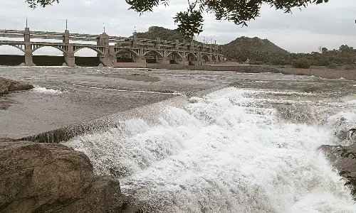 மேட்டூர் அணையில் இருந்து தண்ணீர் திறப்பு 65 ஆயிரம் கனஅடியாக அதிகரிப்பு- 11 மாவட்டங்களுக்கு வெள்ள எச்சரிக்கை