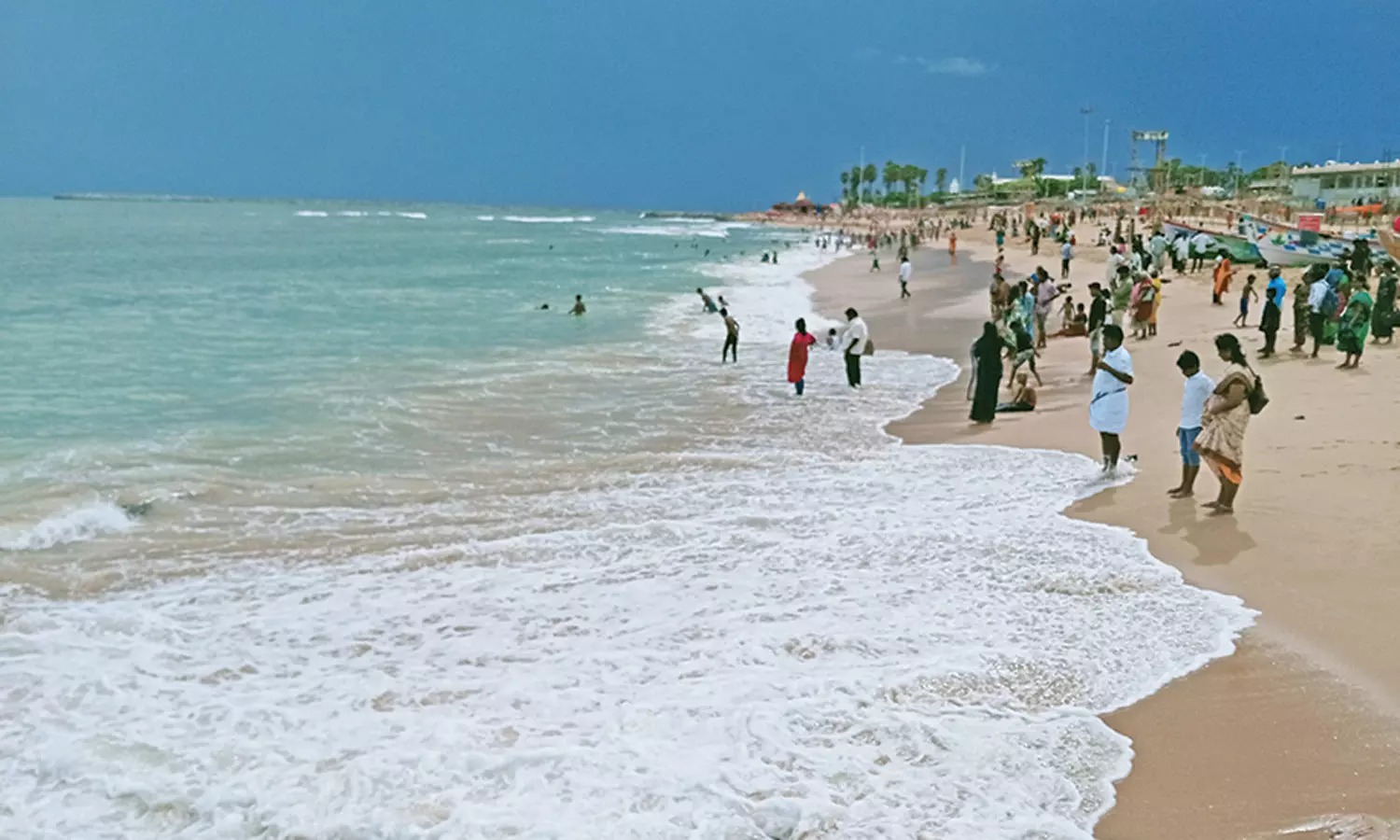 திருச்செந்தூரில்  4-வது நாளாக கடல் சீற்றம்