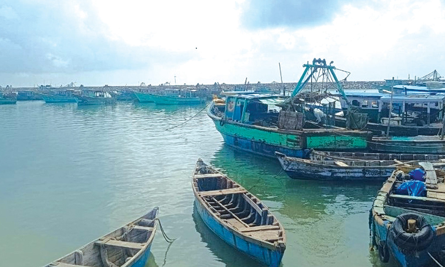 ராமேசுவரம், பாம்பன் மீனவர்கள் 7-வது நாளாக கடலுக்கு செல்ல தடை:  வாழ்வாதாரம் பாதிப்பு