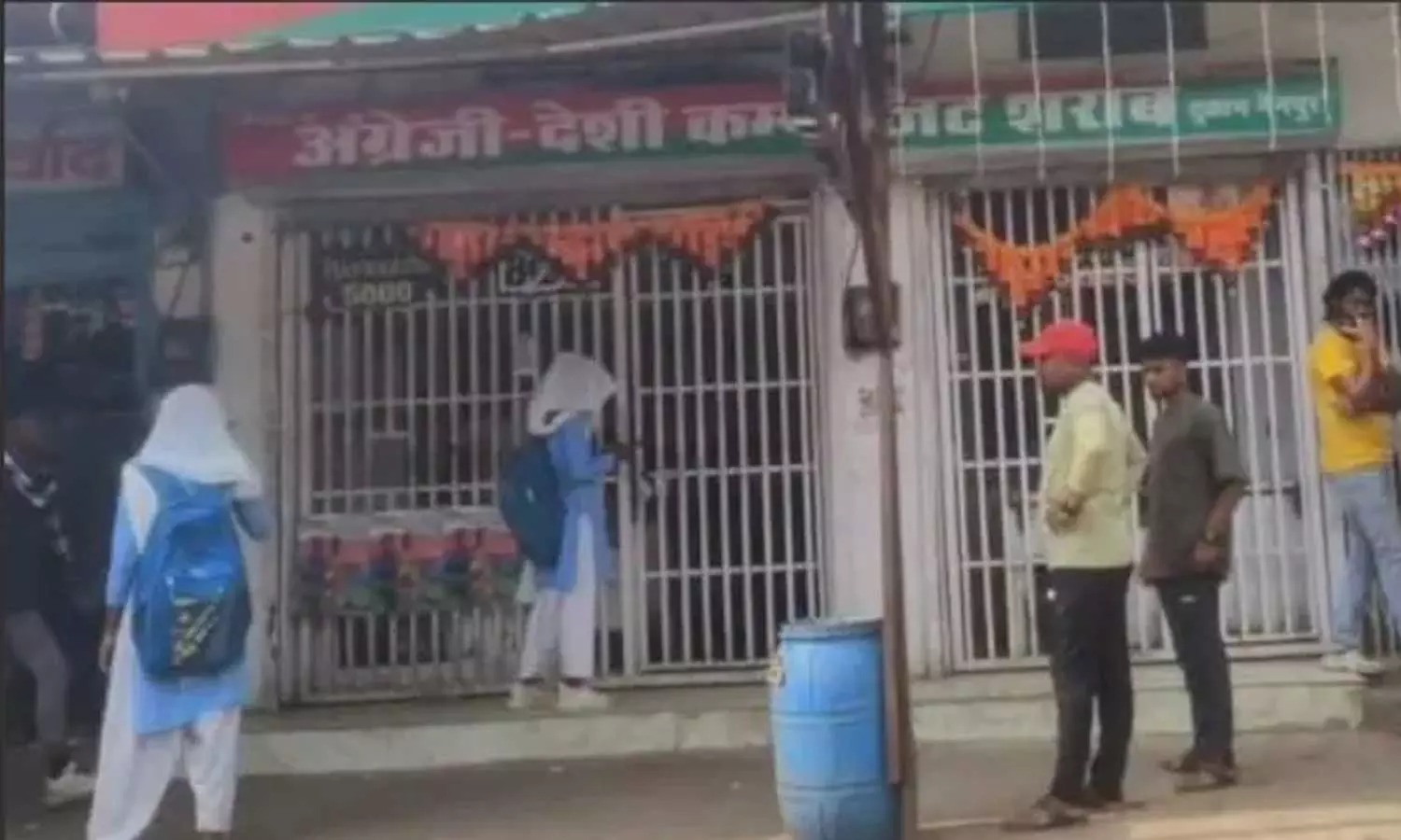 பள்ளி சீருடையில் மதுவாங்கும் மாணவிகள்: சமூகம் எங்கே செல்கிறது?