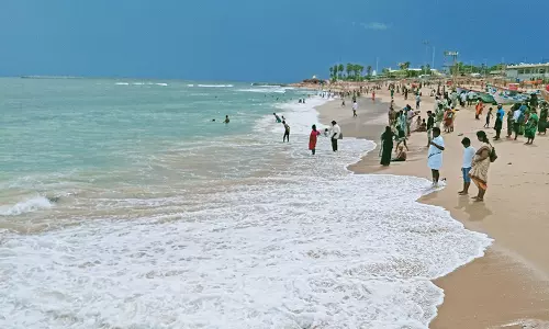 திருச்செந்தூரில்  4-வது நாளாக கடல் சீற்றம்