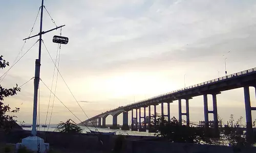 9 துறைமுகங்களில் புயல் எச்சரிக்கை கூண்டு ஏற்றம்