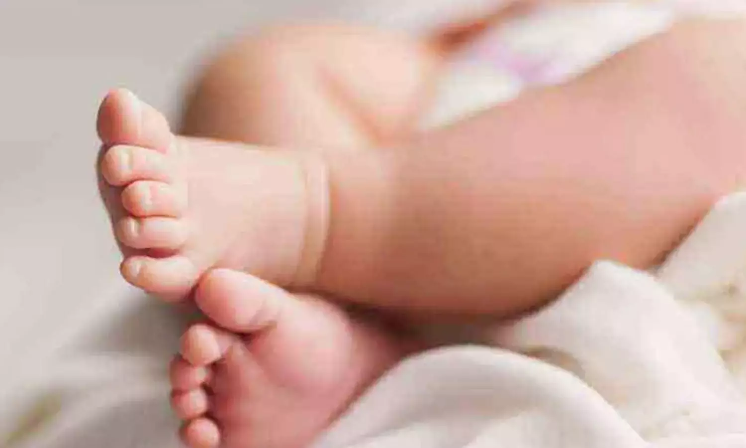 தண்ணீர் வாளியில் விழுந்து மூழ்கிய 1½ வயது ஆண் குழந்தை உயிரிழப்பு