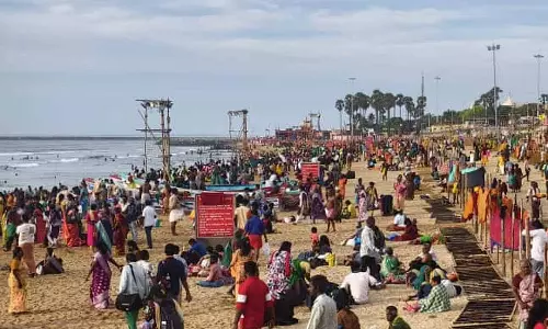 கந்த சஷ்டி விழாவில் நாளை சூரசம்ஹாரம்: திருச்செந்தூரில் குவியும் பக்தர்கள்