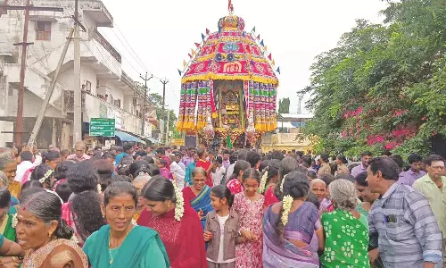 சிக்கல் சிங்காரவேலவர் கோவிலில் இன்று தேரோட்டம் கோலாகலம்: அம்மனிடம் வேல் வாங்கும் நிகழ்வு இரவு நடக்கிறது