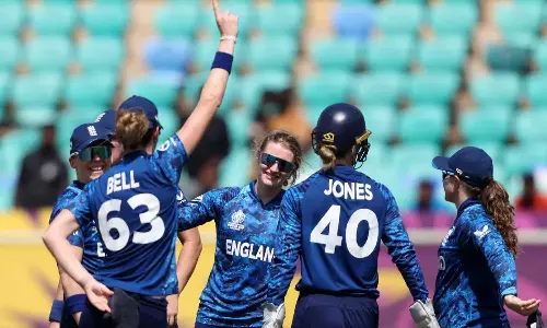 மகளிர் உலக கோப்பை: கடைசி லீக்கில் நியூசிலாந்தை எளிதாக வீழ்த்தியது இங்கிலாந்து