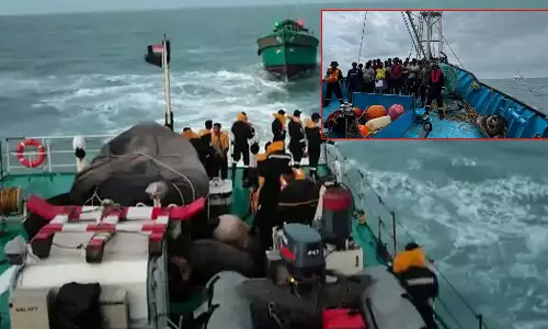 அரபிக் கடலில் 11 நாட்களாக சிக்கித் தவித்த 31 மீனவர்களை மீட்டது இந்திய கடலோர காவல்படை