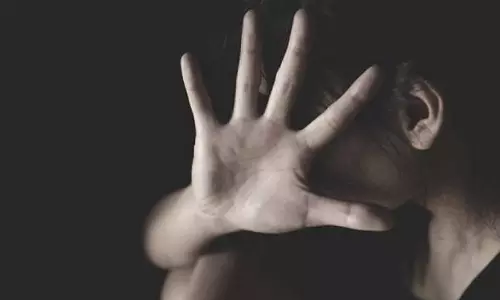 டெல்லியில் ஒருதலைக்காதலால் பயங்கரம்: கல்லூரி மாணவி மீது ஆசிட் வீச்சு