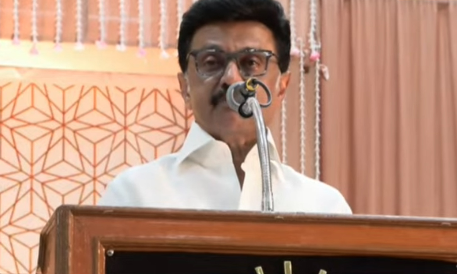 நாட்டின் ஒற்றுமைக்காக தி.மு.க.வும் - காங்கிரசும் ஒரே அணியில் பயணிக்கிறது: மு.க.ஸ்டாலின்