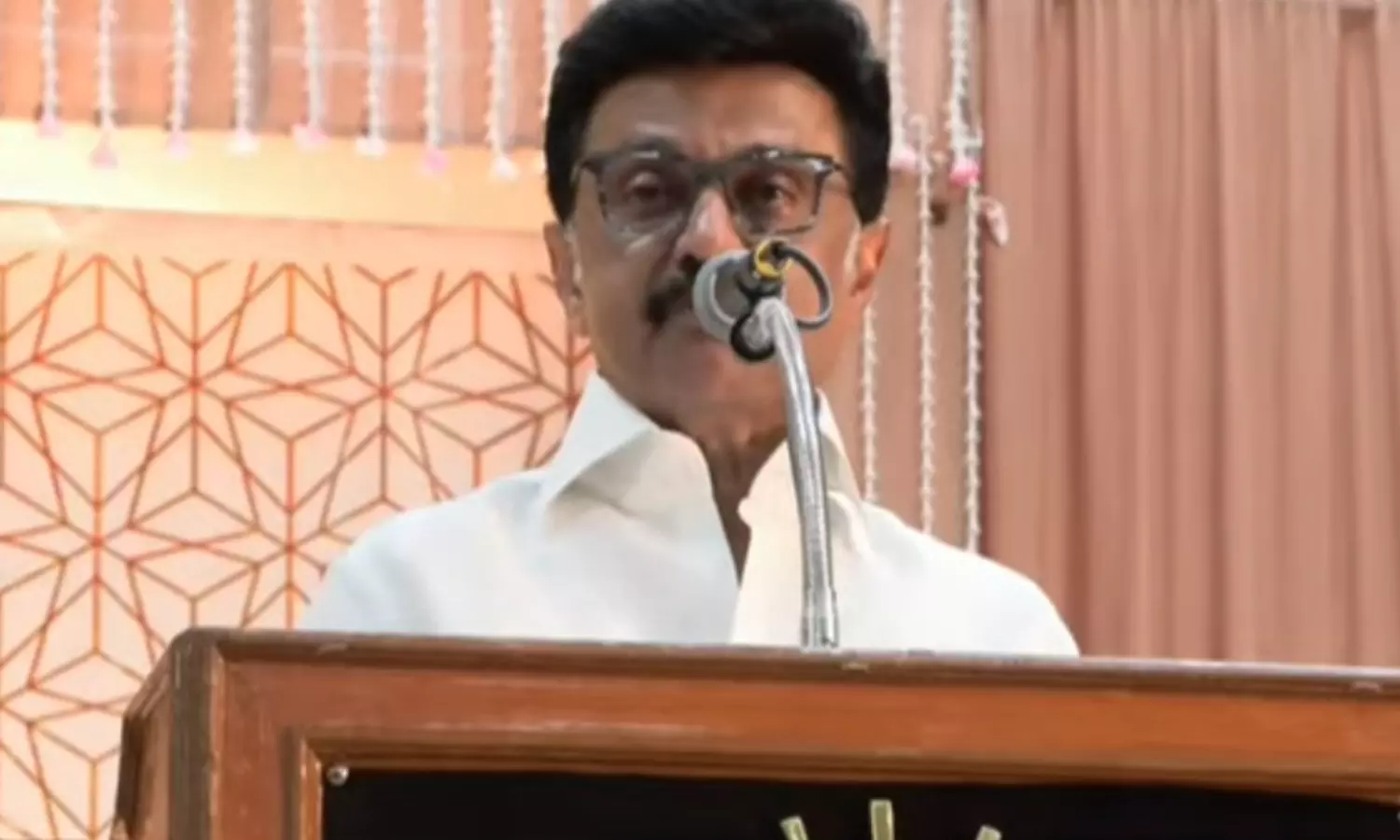 நாட்டின் ஒற்றுமைக்காக தி.மு.க.வும் - காங்கிரசும் ஒரே அணியில் பயணிக்கிறது: மு.க.ஸ்டாலின் நாட்டின் ஒற்றுமைக்காக தி.மு.க.வும் - காங்கிரசும் ஒரே அணியில் பயணிக்கிறது: மு.க.ஸ்டாலின்