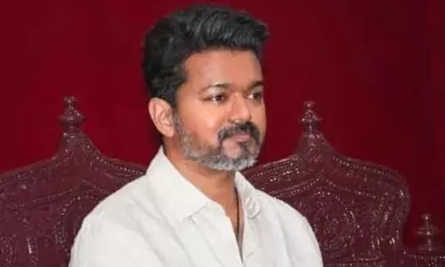 கரூர் நெரிசலில் சிக்கி உயிரிழந்தவர்களின் குடும்பத்தினரை சந்தித்து ஆறுதல் கூறிய விஜய்