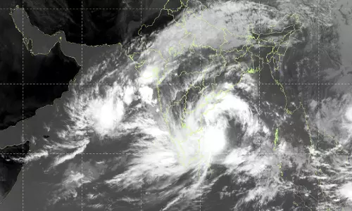 மோன்தா புயல் நாளை தீவிர புயலாக மாறுகிறது-  திருவள்ளூர் மாவட்டத்துக்கு கூடுதல் எச்சரிக்கை