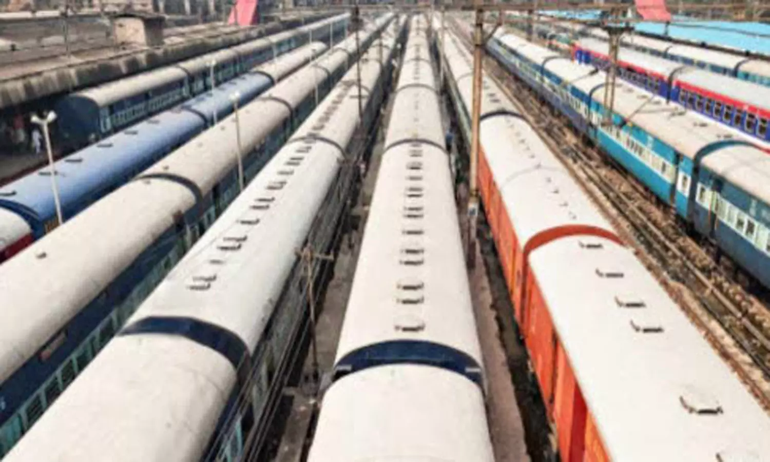 மோன்தா புயல் எதிரொலியாக 67 ரெயில்கள் ரத்து - தெற்கு ரெயில்வே அறிவிப்பு