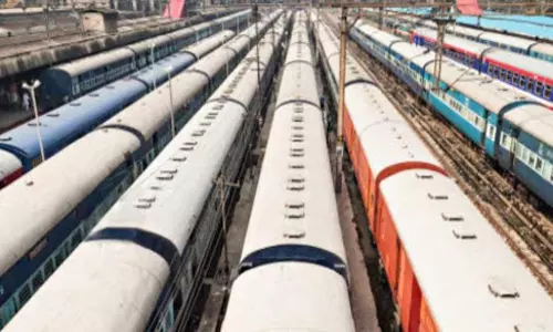 மோன்தா புயல் எதிரொலியாக 67 ரெயில்கள் ரத்து - தெற்கு ரெயில்வே அறிவிப்பு