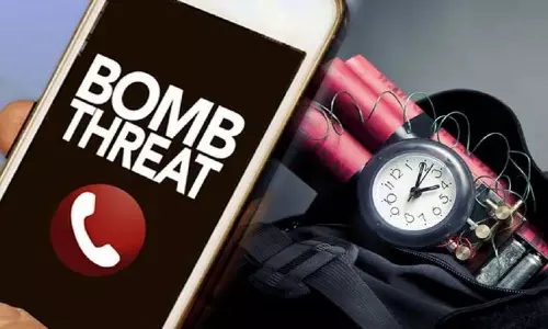 நடிகர்கள் ரஜினிகாந்த், தனுஷ் வீடுகளுக்கு வெடிகுண்டு மிரட்டல்