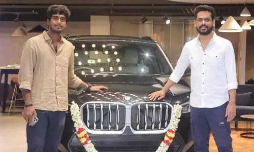 டூரிஸ்ட் ஃபேமிலி படத்தின் இயக்குனருக்கு திருமண பரிசாக BMW காரை பரிசளித்த தயாரிப்பாளர்