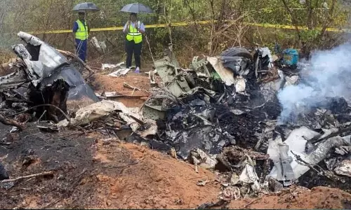 கென்யாவில் விமான விபத்து: 12 வெளிநாட்டு சுற்றுலாப் பயணிகள் பலி