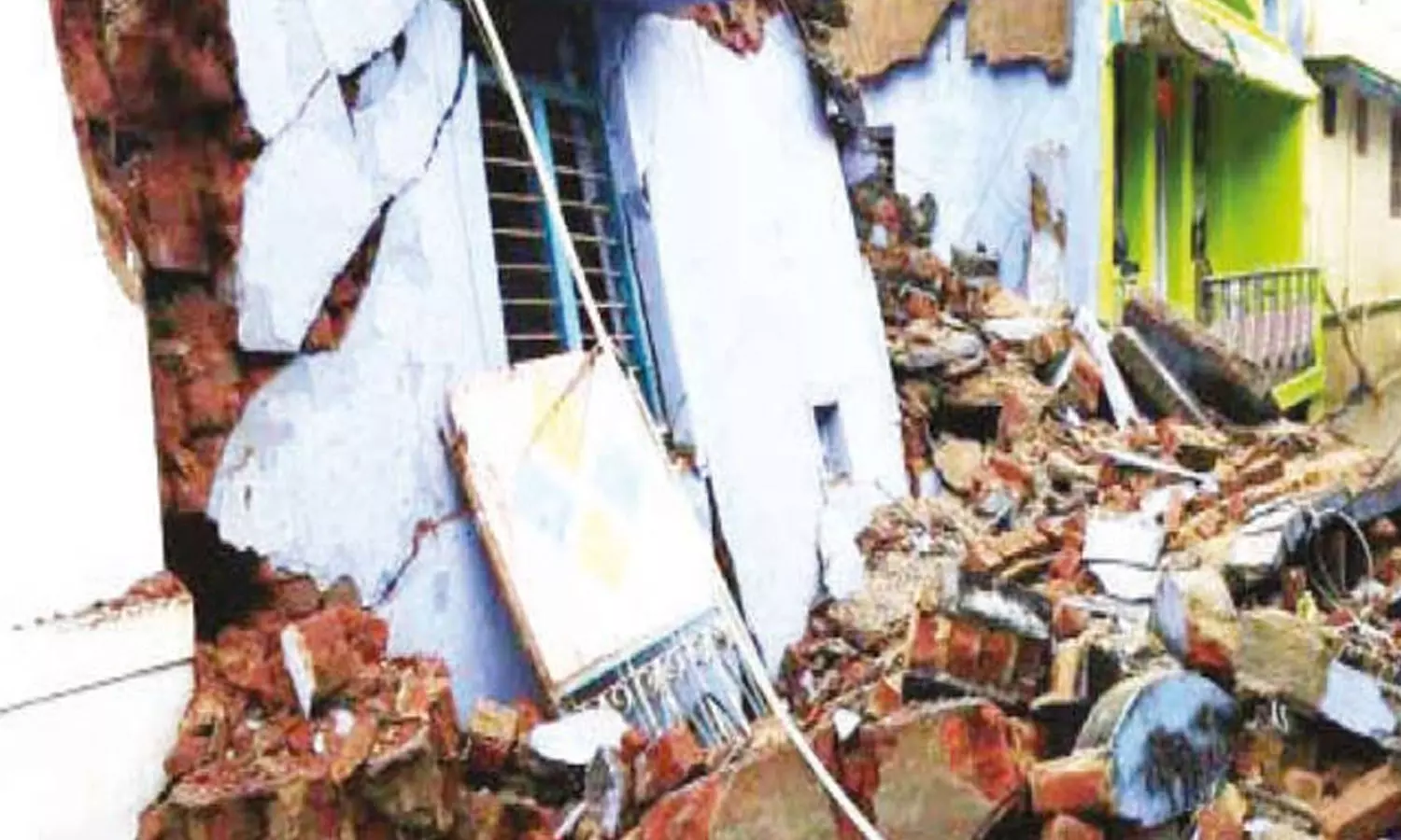 குமரி மாவட்டத்தில் மழைக்கு 55 வீடுகள் இடிந்தன குமரி மாவட்டத்தில் மழைக்கு 55 வீடுகள் இடிந்தன