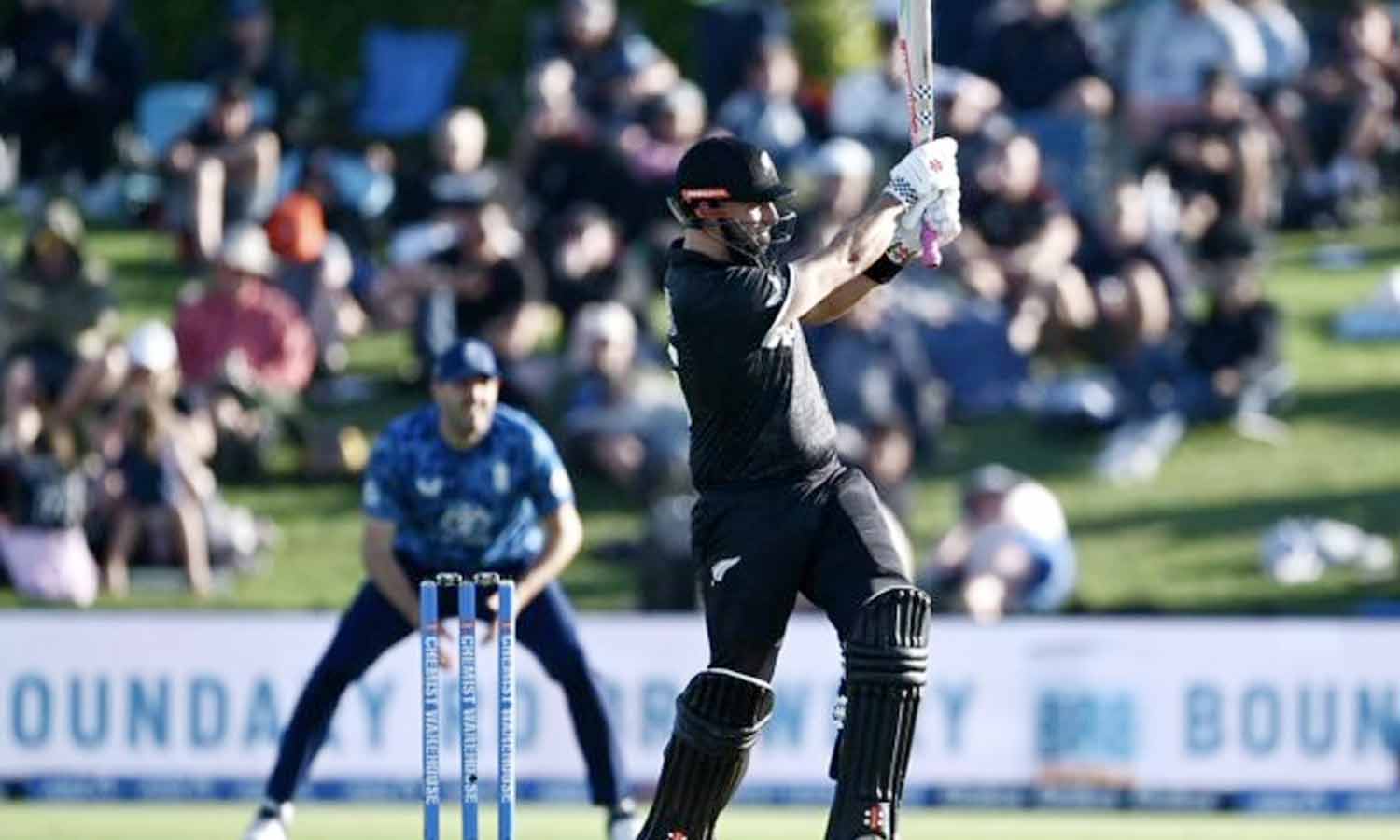 டி20 தொடரை வென்ற இங்கிலாந்துக்கு ஒருநாள் தொடரை வென்று பதிலடி கொடுத்த நியூசிலாந்து