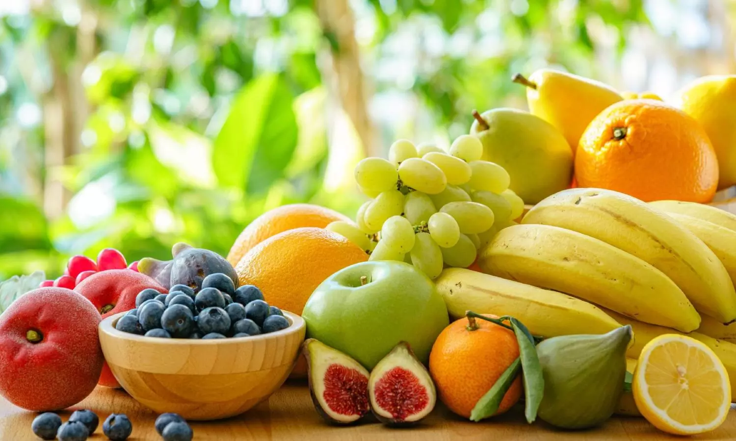 பளபளப்பான சருமத்திற்கான 10 பழங்கள்! இவ்வளவு நாள் தெரியாம போச்சே!