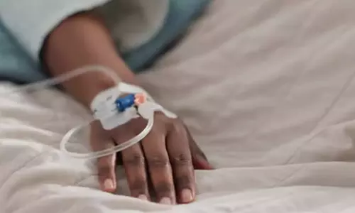 நாமக்கல்: கல்லூரியில் உணவு சாப்பிட்ட 400-க்கும் மேற்பட்ட மாணவர்களுக்கு வாந்தி, மயக்கம்