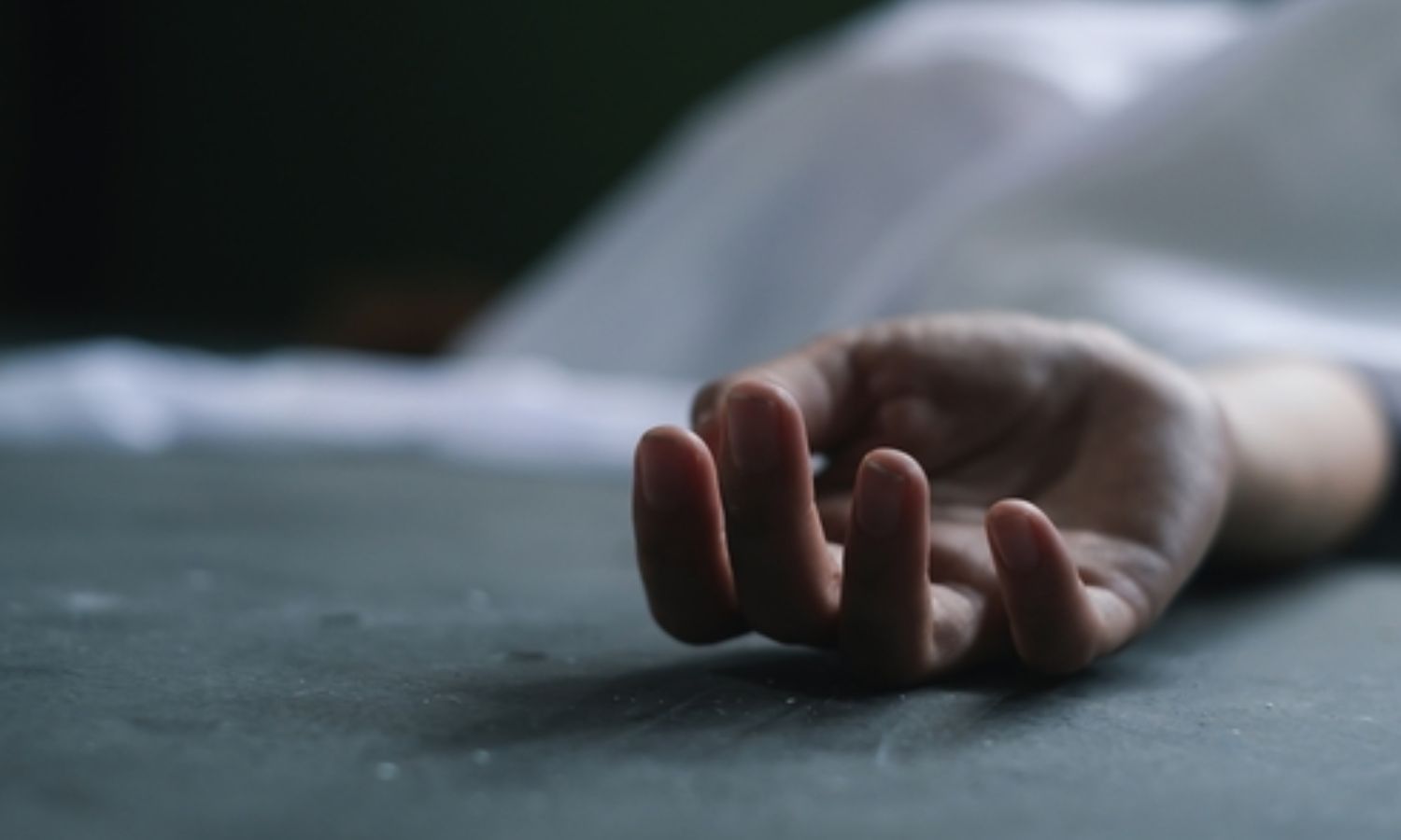 காதலனை கட்டி வைத்து அடித்துக்கொன்ற குடும்பத்தினர்.. விரக்தியில் தற்கொலைக்கு முயன்ற காதலி